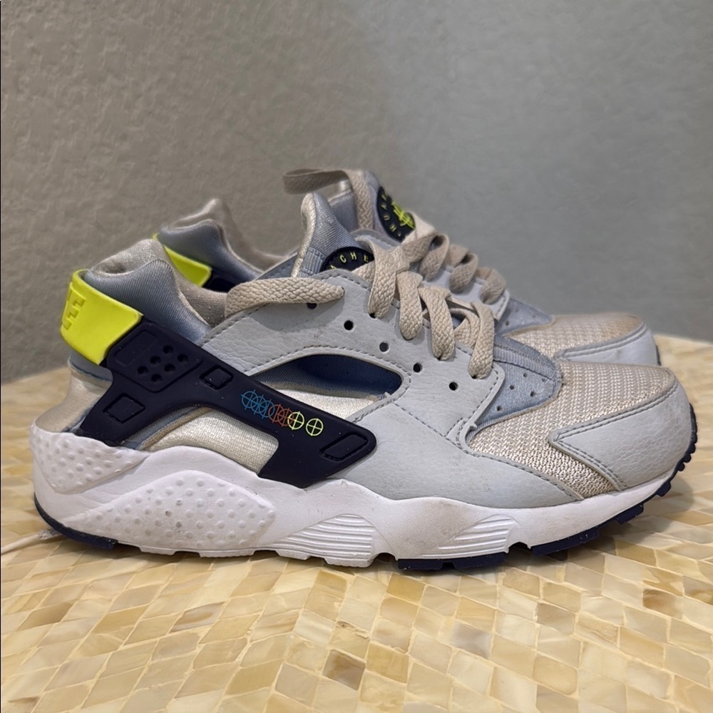 Nike Hurrache Kids Nike Sneakers - Gray and Neon